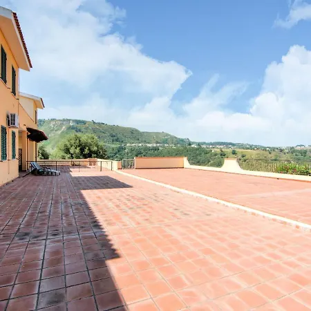 Appartement In With Terrace And Sun Loungers *